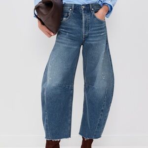 Only worn once! Citizens of Humanity Horseshoe Jean
Size 28